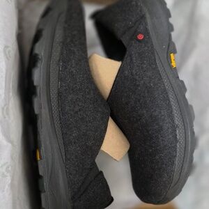 Topo Athletic Men’s REKOVR 2 Recovery Shoes – Size 10 – Excellent Condition